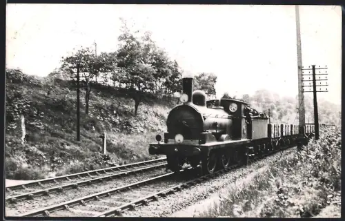 Fotografie britische Eisenbahn, Güterzug mit Dampflok, Lokomotive No. 936