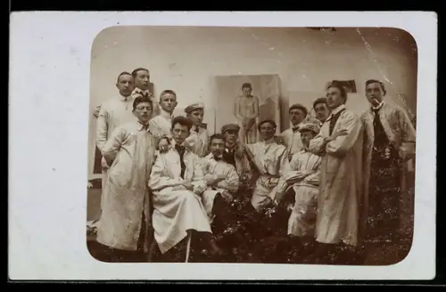 AK Gruppe von Malern im Atelier