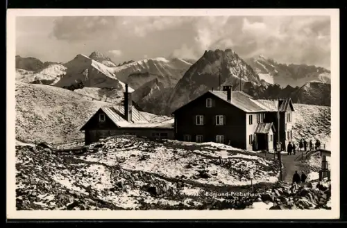 AK Edmund Probst-Haus, Berghütte am Nebelhorn mit Blick gegen Höfats