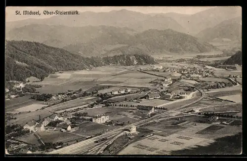 AK St. Michael /Obersteiermark, Ortsansicht mit Bahngleisen und Bergpanorama