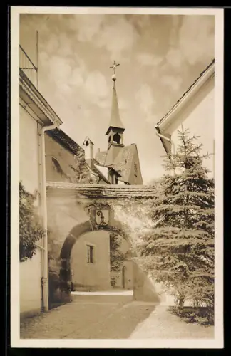 AK St. Chrischona, Tordurchgang und Kirche, Strassenpartie