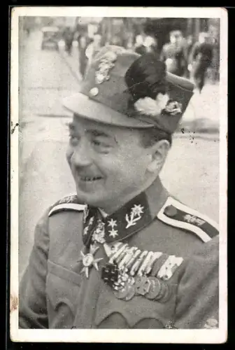 AK Portrait von Bundeskanzler Dollfuss in Uniform mit Orden