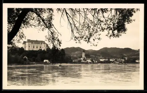 AK Grein a. d. Donau /Strudengau, Uferpartie mit Kirche