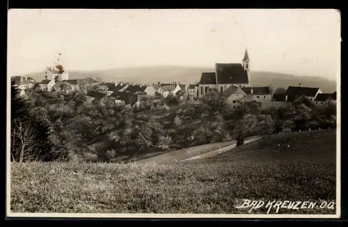 AK Bad-Kreuzen /O.-Ö., Teilansicht mit Kirche