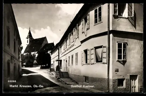 AK Markt Kreuzen /Ob.-Oe., Gasthof Kastner mit Kirche