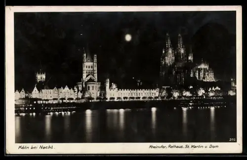 AK Köln, Rheinufer, Rathaus, St. Martin, Dom bei Nacht