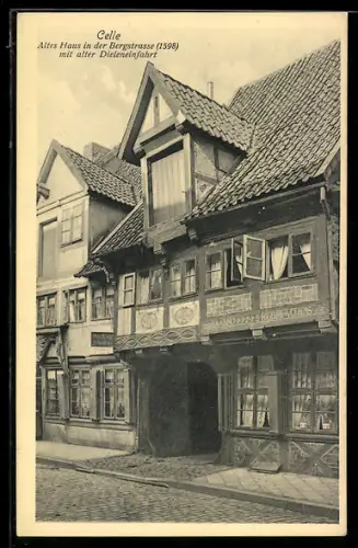 AK Celle, Altes Haus in der Bergstrasse mit alter Dieleneinfahrt