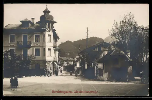 AK Berchtesgaden, Passanten in der Maximilianstrasse