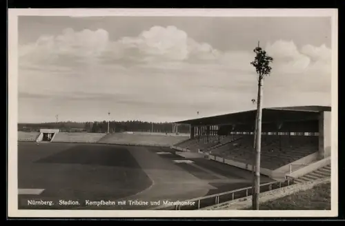 AK Nürnberg, Stadion, Kampfbahn mit Tribüne und Marathontor