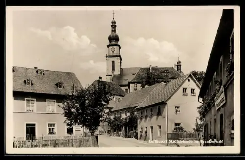 AK Stadtsteinach i. Frankenwald, Strassenpartie mit Kirchblick