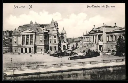 AK Schwerin i. M., Hof-Theater, Museum