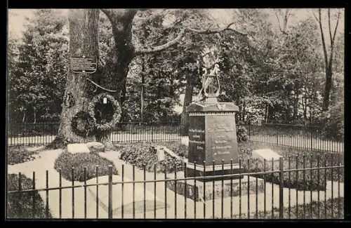 AK Wöbbelin, Körnergrab mit Denkmal und Gedenkeiche