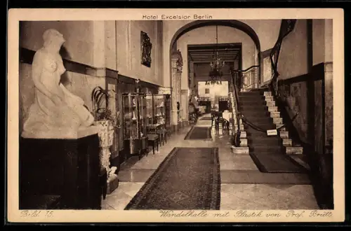 AK Berlin-Kreuzberg, Hotel Excelsior C. Elschner, Wandelhalle mit Plastik von Prof. Brütt