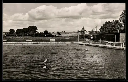 AK Schlotheim /Thür., Schwimmbad mit Schwimmern