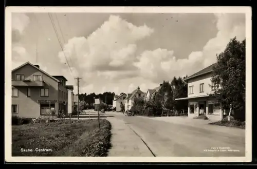 AK Skene, Centrum
