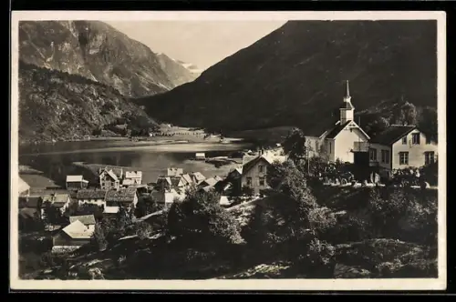 AK Hellesylt, Panorama mit Kirche