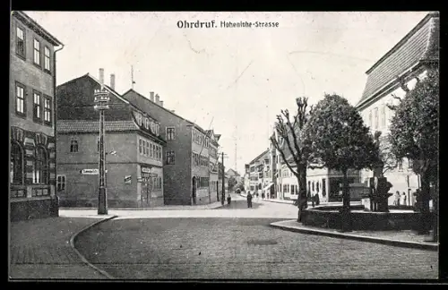 AK Ohrdruf, Hohenlohe-Strasse mit Brunnen