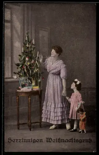 AK Mutter mit ihrer Tochter und einer Puppe am Weihnachtsbaum