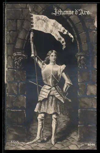 AK Jeanne d`Arc / Johanna von Orleans in Rüstung