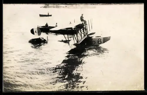 AK Abgeschossenes französisches Wasserflugzeug in sinkendem Zustand
