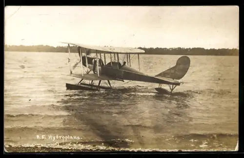 Foto-AK Britisches B.E. Wasserflugzeug nach der Landung