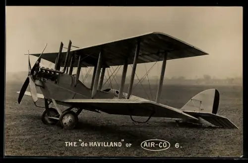 AK Britisches Airco 6 Schlepp-Flugzeug auf Flugfeld