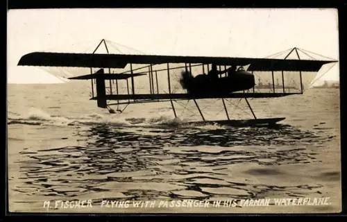 Foto-AK Farman-Wasserflugzeug mit Passagier auf der Wasseroberfläche