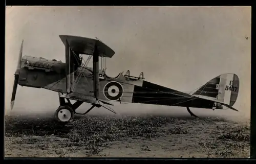 AK Britisches Kampfflugzeug vom Typ D.H. 9 auf Flugfeld