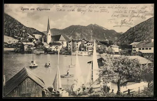 AK Egern am Tegernsee, Uferpartie mit Kirche, See mit Segelbooten, Bergpanorama