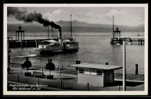 AK Friedrichshafen am Bodensee, Abfahrendes Dampfschiff im Hafen