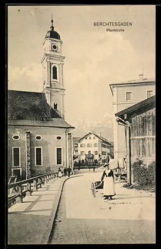 AK Berchtesgaden, Pfarrkirche mit Strasse
