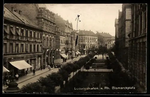 AK Ludwigshafen a. Rh., Bismarckplatz mit Geschäften