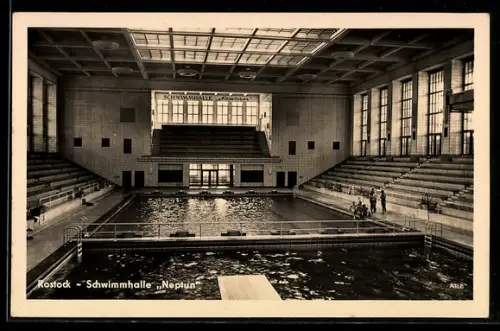 AK Rostock, Schwimmhalle Neptun, Innenansicht