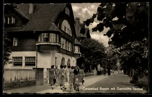 AK Bansin, Gasthaus Seehof mit Strasse