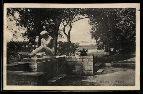 AK Nienburg a. Weser, Kriegerdenkmal mit Weserbrücke