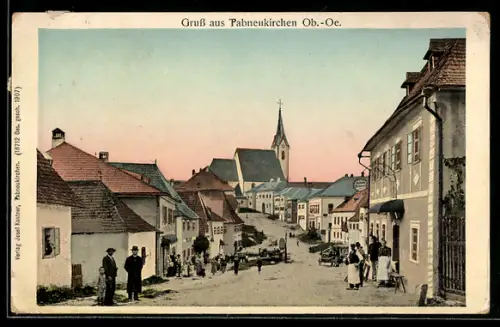 Goldfenster-AK Pabneukirchen /O. Ö., Strassenpartie mit leuchtenden Fenstern, Blick zur Kirche