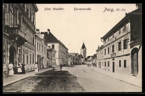 AK Perg /O.-Ö., Herrenstrasse mit Blick zur Kirche