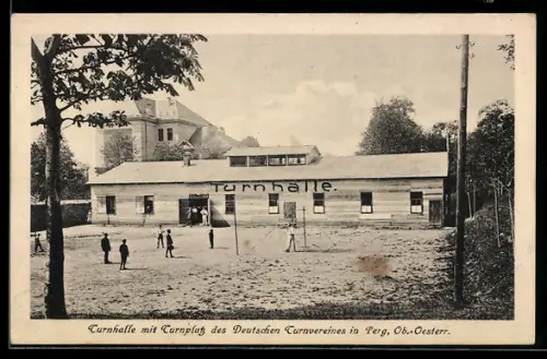 AK Perg /O. Ö., Turnhalle mit Turnplatz des Deutschen Turnvereins