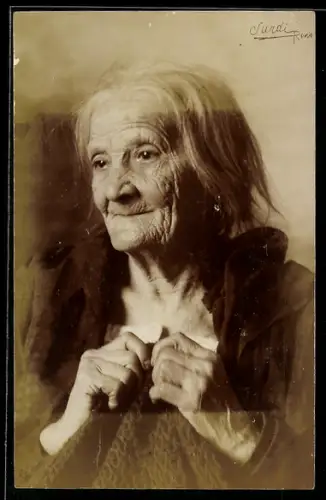 Foto-AK Prof. A. Caggiano: Portrait einer würdevollen alten Dame