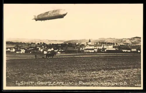 AK Prambachkirchen /O. Ö., Luftschiff Graf Zeppelin über dem Ort