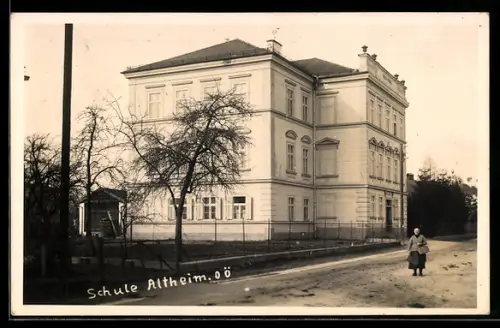 AK Altheim /O.Ö., Strassenpartie an der Schule