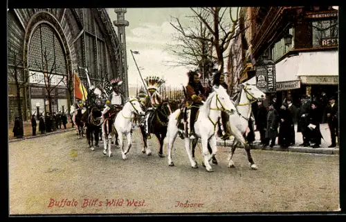 AK Zirkus Buffalo Bill`s Wild West: Indianer auf der Strasse