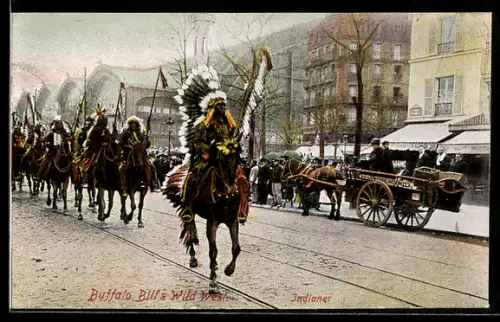 AK Buffalo Bill`s Wild West, Indianer-Stamm reitet durch die Stadt
