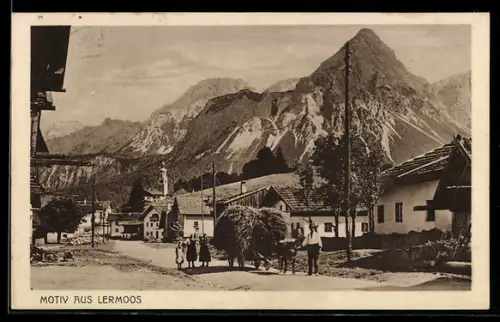 AK Leermoos, Strassenpartie mit Sicht auf das Gebirge