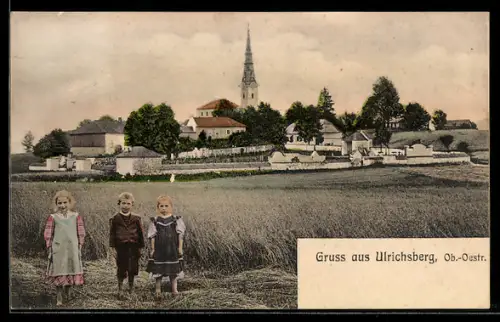 AK Ulrichsberg /Ob.-Oestr., Drei Kinder vor der Ortschaft