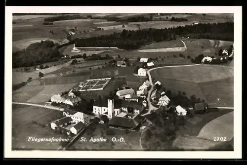 AK St. Agatha /O.-D., Teilansicht mit Kirche, Fliegeraufnahme