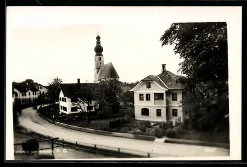 AK Weng, Strassenpartie mit Kirche