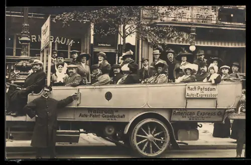 AK Berlin, Wallroths Auto-Fahrt G. m. b. H., Abfahrt Unter den Linden 27, Touristenbus vor Geschäft