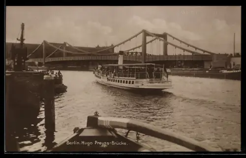 AK Berlin-Tiergarten, Hugo Preuss-Brücke mit Dampfer