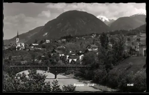 AK Roppen /Tirol, Ortsansicht mit Brücke und Bergpanorama
